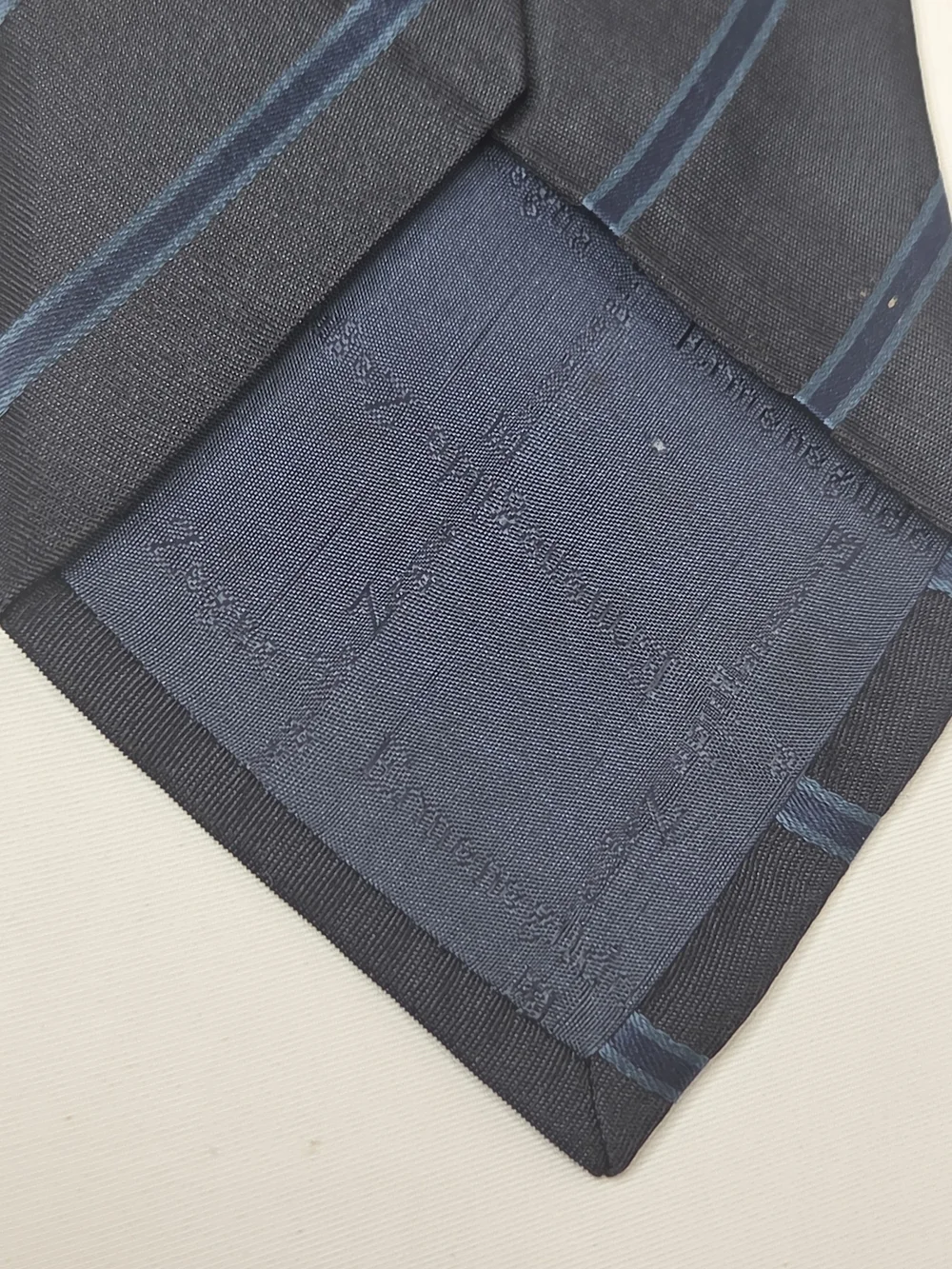 Ermenegildo Zegna Mens 100% Silk Black Tie with Blue Stripes XL 3.55x60.5